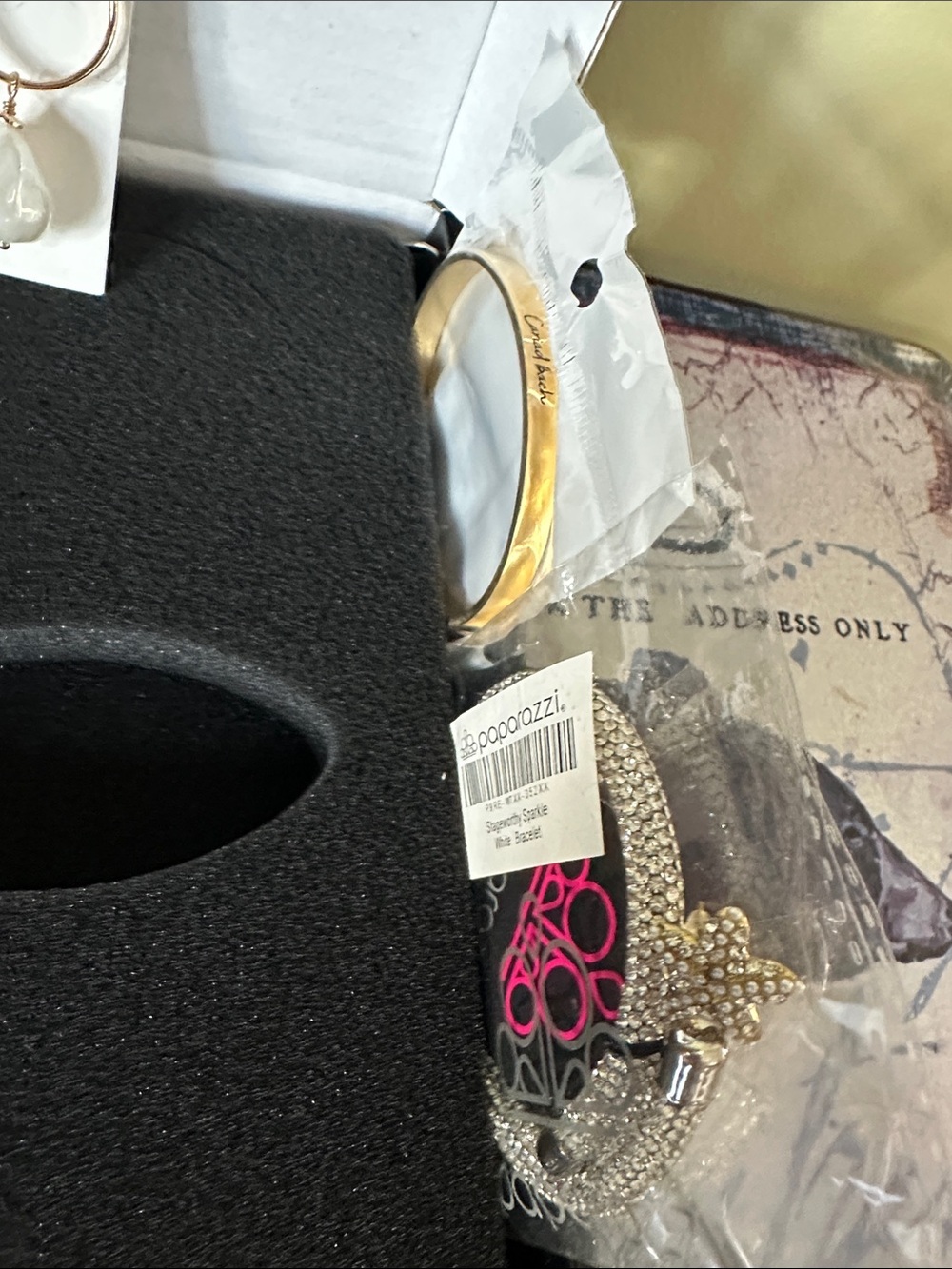 Jeffree Star hand mirror and jewelry - Picture 7 of 11